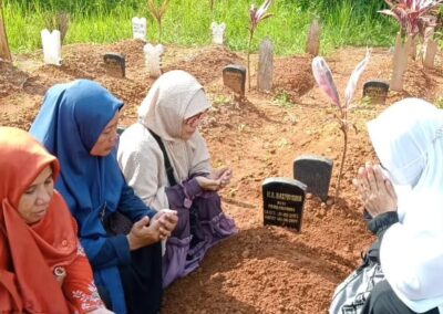 Membersamai ayah angkat kami